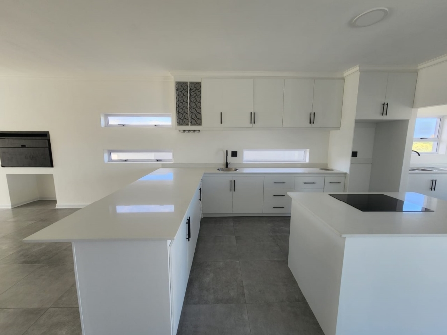 To Let 3 Bedroom Property for Rent in Aston Bay Eastern Cape
